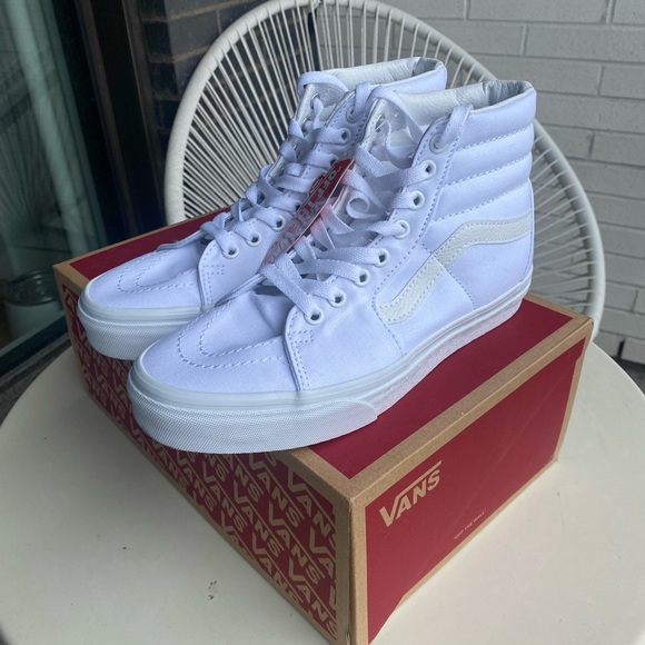 Vans Sk8-Hi, True White, Size 6 men/7.5 women - Picture 2 of 6
